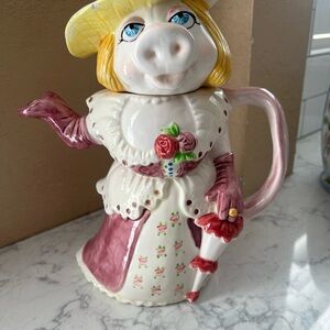 Charming Pig Figurine Teapot - Pink and Cream